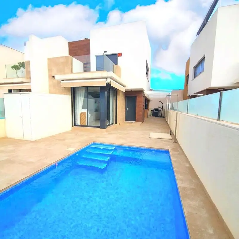Villa en Venta San Pedro del Pinatar 3 Dormitorios Piscina
