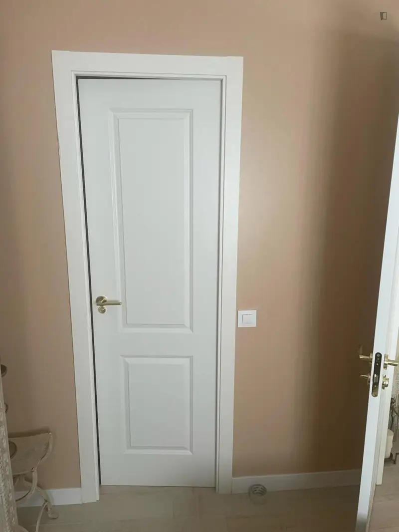 Habitacion Individual con Baño Privado en Retiro Madrid