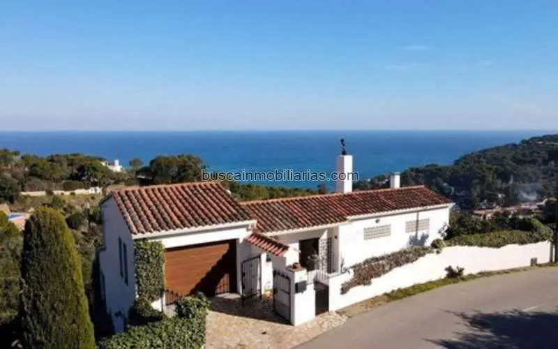 Villa en Begur con Vistas al Mar y Piscina