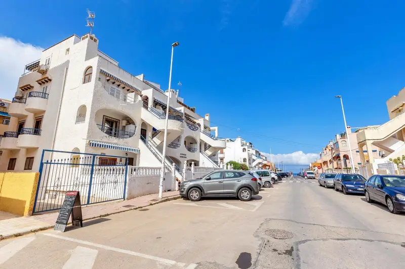 Apartamento 3 Dormitorios en La Mata Cerca de la Playa