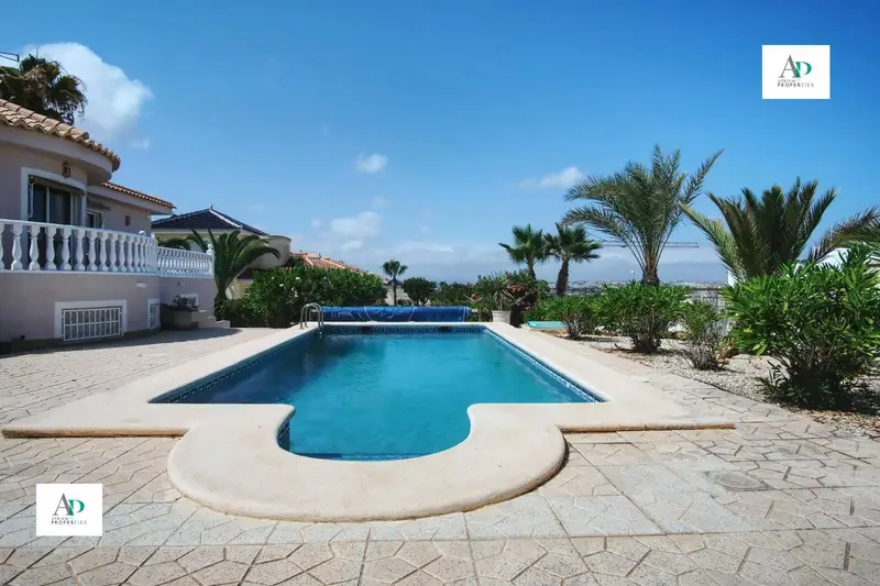 Chalet en Rojales con Piscina Privada para Familias