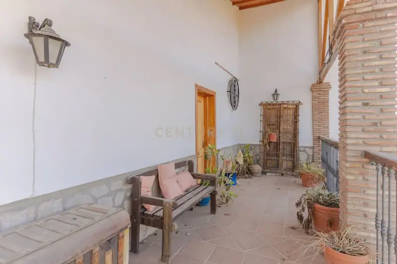 Chalet en Guadix con 4 dormitorios y gran jardin