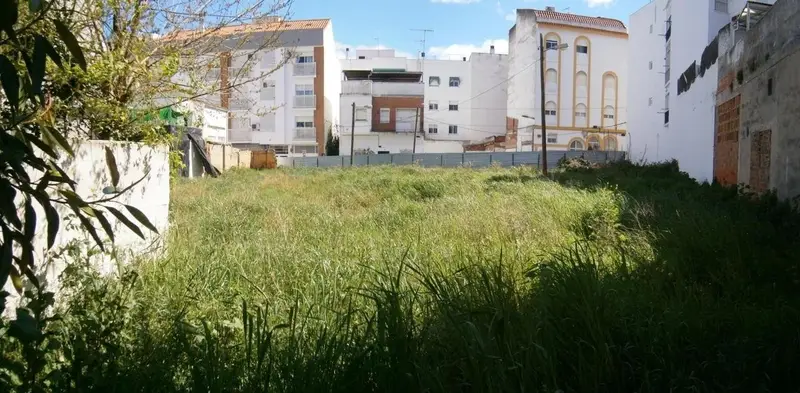 Solar en Pardaleras Badajoz 1150m2 29 Viviendas