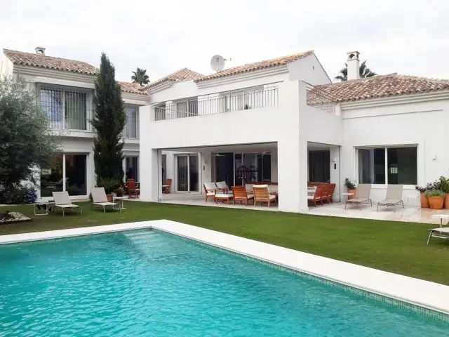 Villa de Lujo 5 Dormitorios Guadalmina Baja Estepona