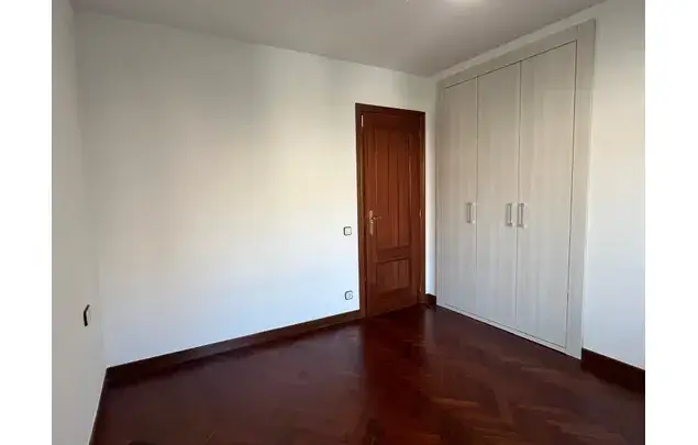 Rent 3 bedroom apartment of 100 m² in Barañain
