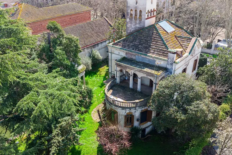 Casa Modernista en Cardedeu con Jardin 7 Dormitorios