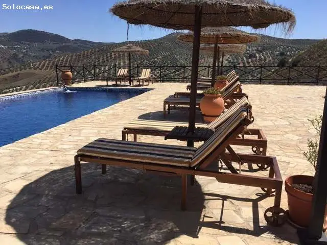 Finca Rústica con 9 Dormitorios Piscina y 1ha de Olivos en Andalucía
