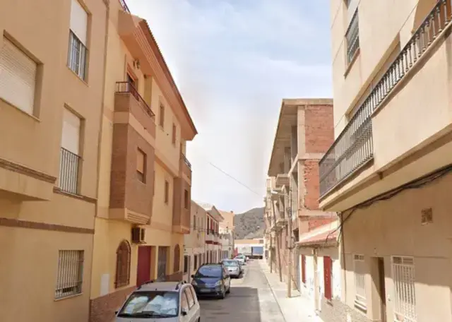 Casa en Venta Calle Begonia - Adosado 238m² para Inversores