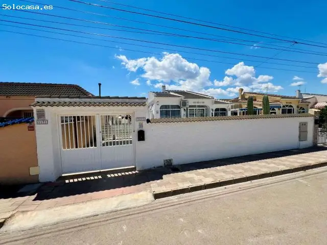 Adosado con Piscina Privada en Torrevieja