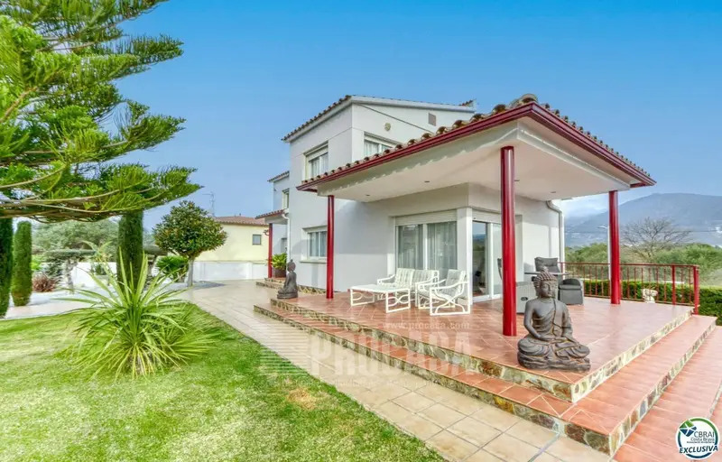 Chalet en Venta en Roses Girona con Piscina