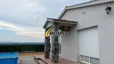 Casa en Venta en Sils: 4 Habitaciones, 2 Baños, Barbacoa