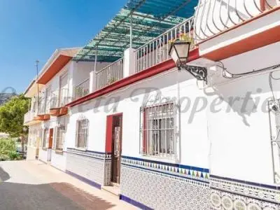 Casa Familiar en Torrox con Dos Accesos Independientes