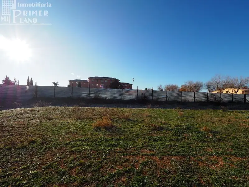 Venta Terreno con Jardin Paseo San Isidro Tomelloso