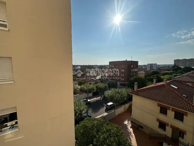 Piso en Venta 4 habitaciones 2 baños zona Carlos Pinilla Leon