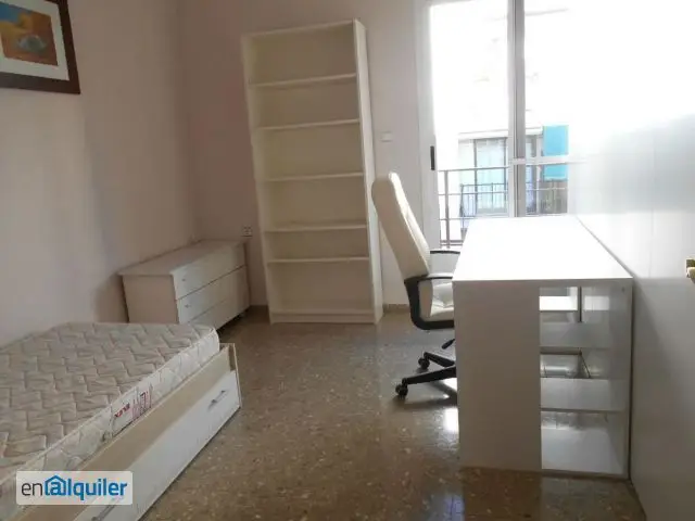 Piso estudiantes 4 habitaciones cerca Universidades Valencia