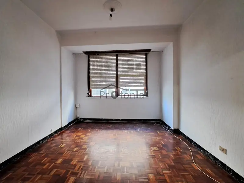 Edificio con Local Comercial y 4 Pisos en Betanzos A Coruna