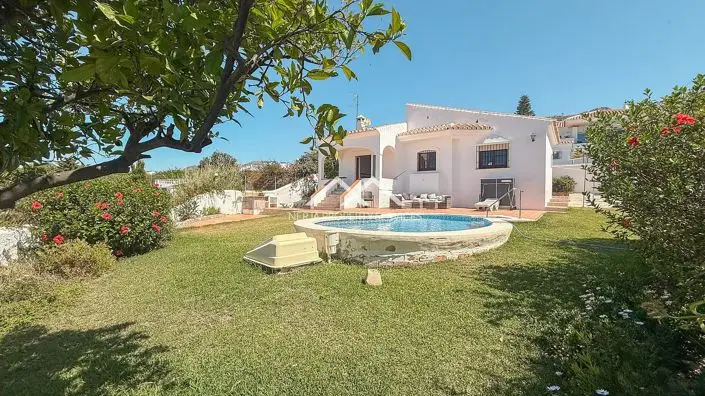 Villa 2 Dormitorios Vistas al Mar Piscina Privada Nerja
