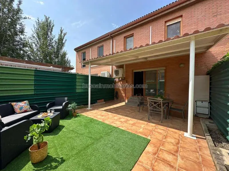 Chalet Adosado Reformado con Placas Solares en Zaragoza