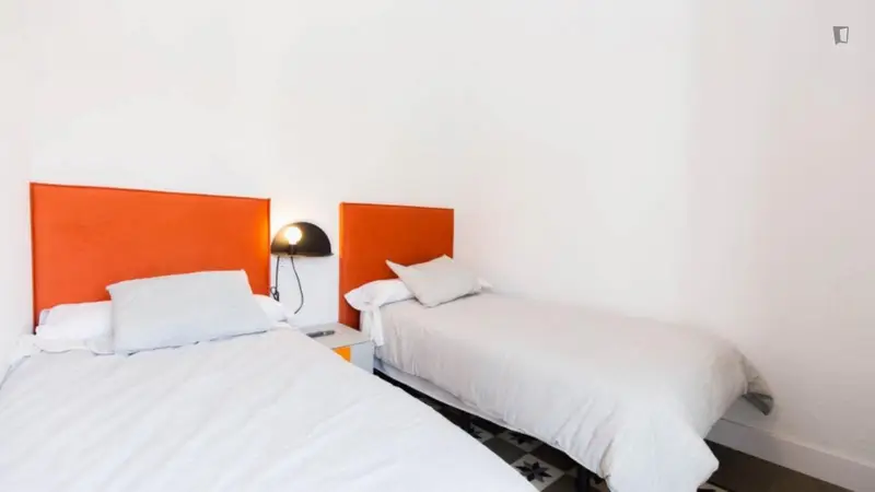 Apartamento con Balcón en Centro de Granada Ideal para Estudiantes