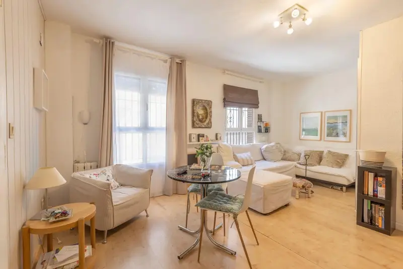 Apartamento en venta Albaicin Granada con patio y cochera