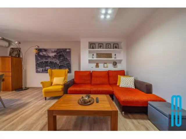 ¡Descubre Esta Fantástica Casa Pareada De Tres Plantas, Perfecta Para Toda La Familia!