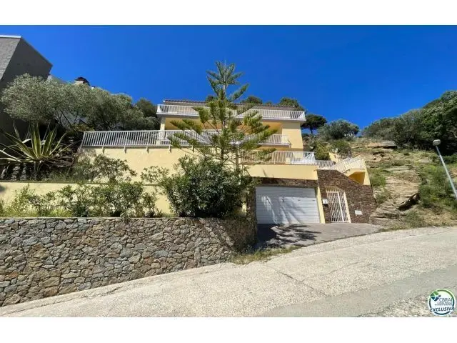 Chalet en Venta en Roses Girona con Vistas al Mar