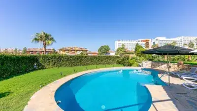 Chalet en Venta Calle Burgos 330m2 3 Dormitorios Jardin Piscina