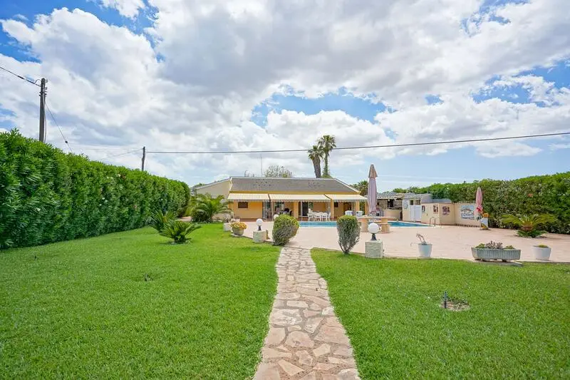Villa de Lujo en Els Poblets con 5 Dormitorios y Piscina