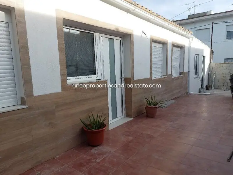 Villa en venta reformada con piscina cerca de colegios