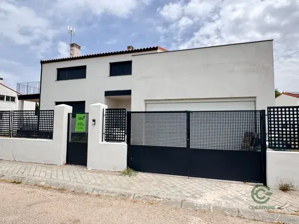 Chalet Aranjuez 303m2 612m2 parcela Garaje Terrazas A Estrenar