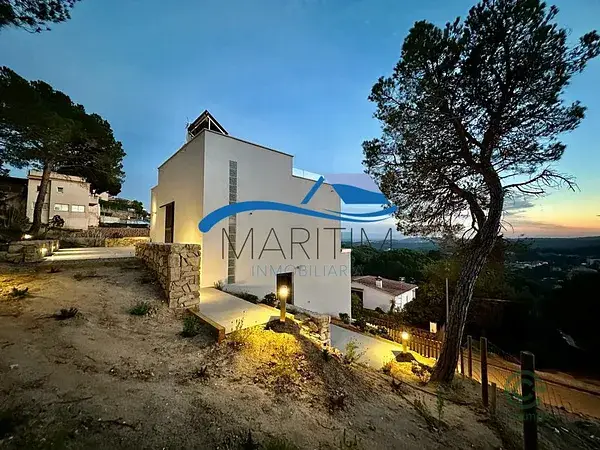 Casa unifamiliar en Lloret de Mar con piscina y domótica