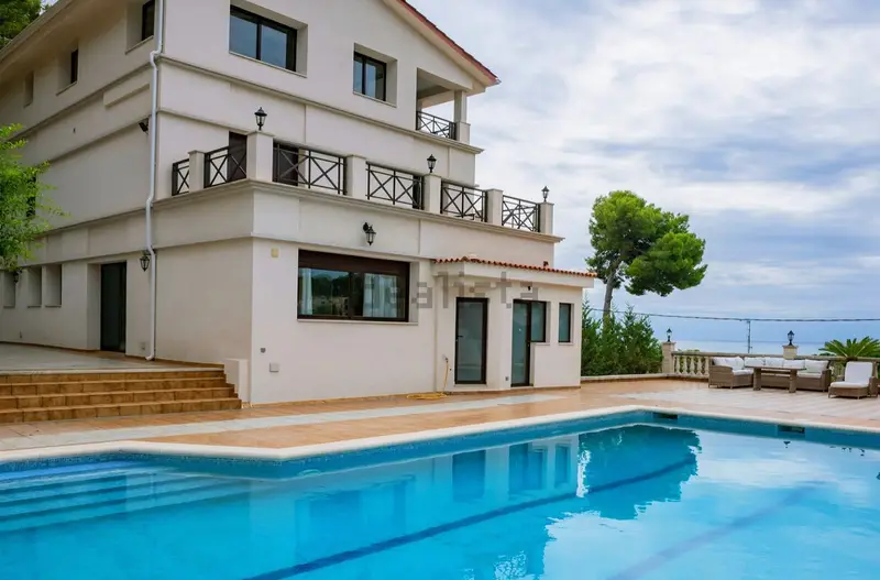 Casa en Castelldefels con Vistas al Mar - 9 habitaciones 8 Baños
