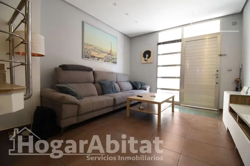 Casa Reformada en Sueca con Terraza y 3 Dormitorios