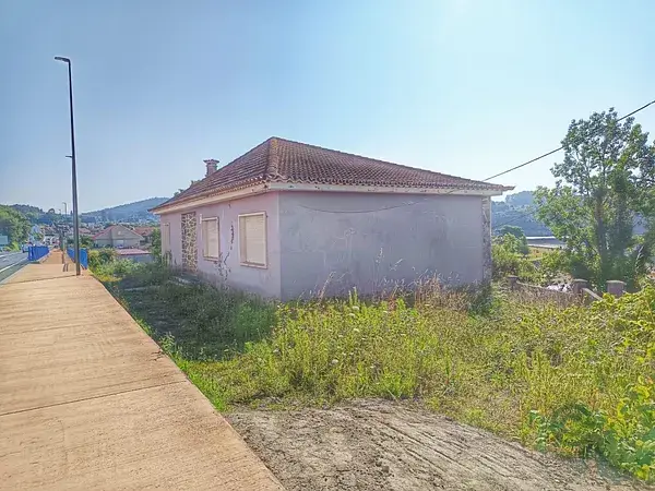 Casa antigua para reforma en Poio con vistas al mar