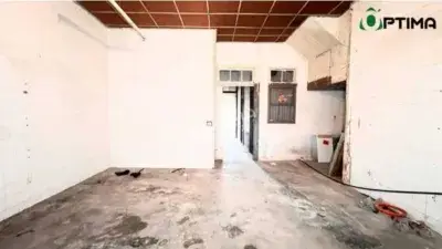 Casa en Venta A Estrada: Casa de Piedra con Jardín y Local