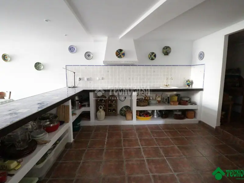 Chalet en Venta en N	jar con Piscina y Vistas al Mar