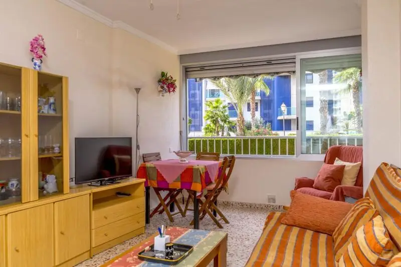 Apartamento en Punta Prima con Vistas al Mar