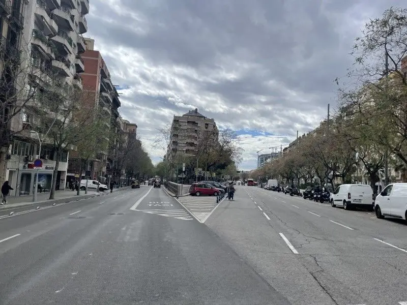 Venta Local Comercial Eixample Barcelona Recien Reformado