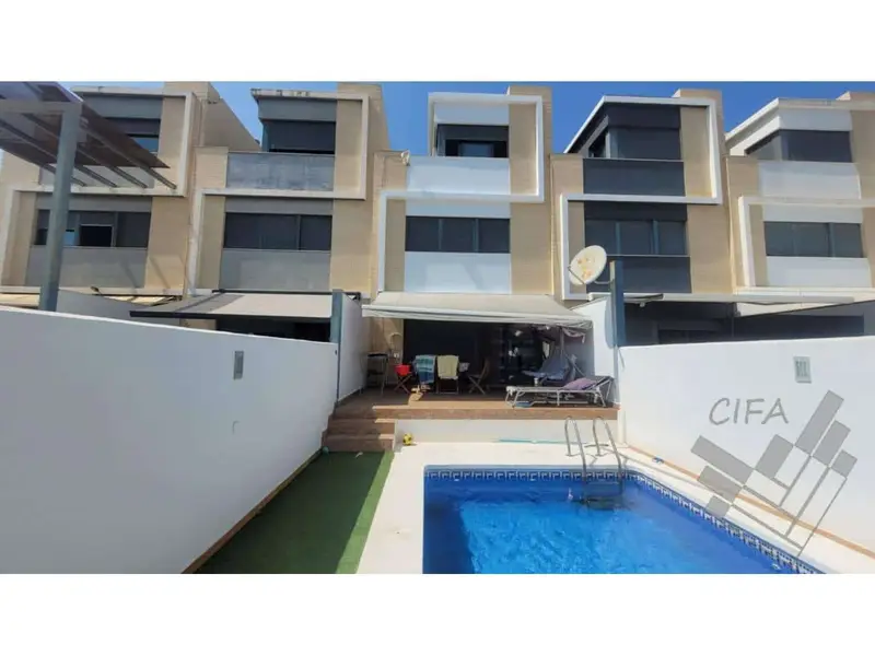 Adosado en Venta en Vinar	òs 3 Dormitorios Piscina Privada