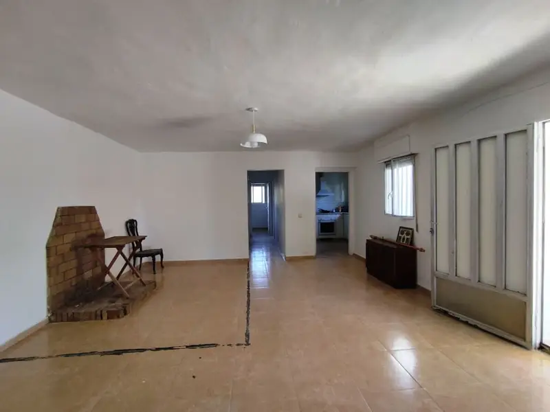 Casa Rural en Ontinyent con 4 Dormitorios y Amplia Parcela