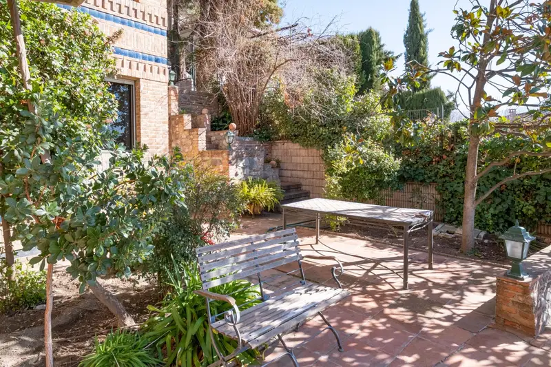 Chalet en Venta en Granada con Vistas Panorámicas