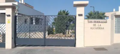 Apartamento en Venta en Alcaidesa con Vistas al Mar