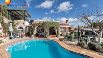 Chalet en Montesol con Piscina y Jardin 600m2