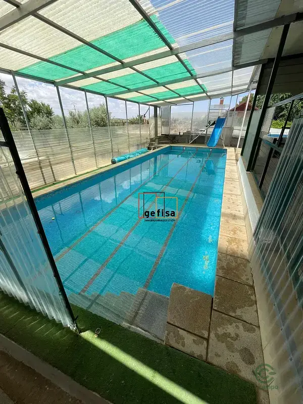 Casa de Campo en Valdepe	

ñas con Piscina y Gran Parcela