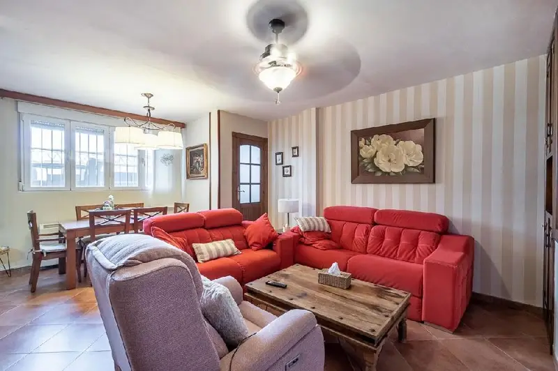 Casa en Padul con 4 dormitorios y garaje