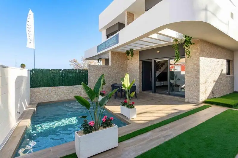 Villa en Venta 3 Dormitorios 3 Baños Piscina Privada Cerca Playa