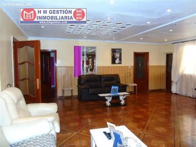 Casa Planta Baja 220m2 Garaje 3 Dormitorios Salon Patio 2 Cocinas