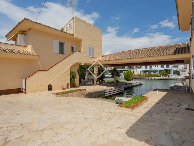 Chalet en Venta Castelló d'Empúries Girona