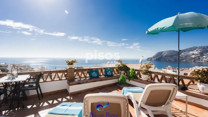 Casa en venta en La Herradura con piscina y garaje