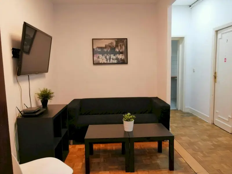 Habitación amueblada Madrid Latina céntrica estudiantes jóvenes